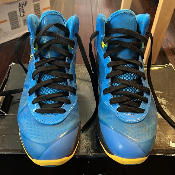 Lebron 8 v/2 Nike sneakers - Picture 2 of 5